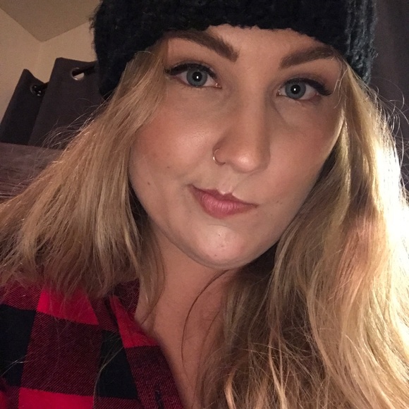 Meet your Posher, Madelyn - Picture 5 of 6